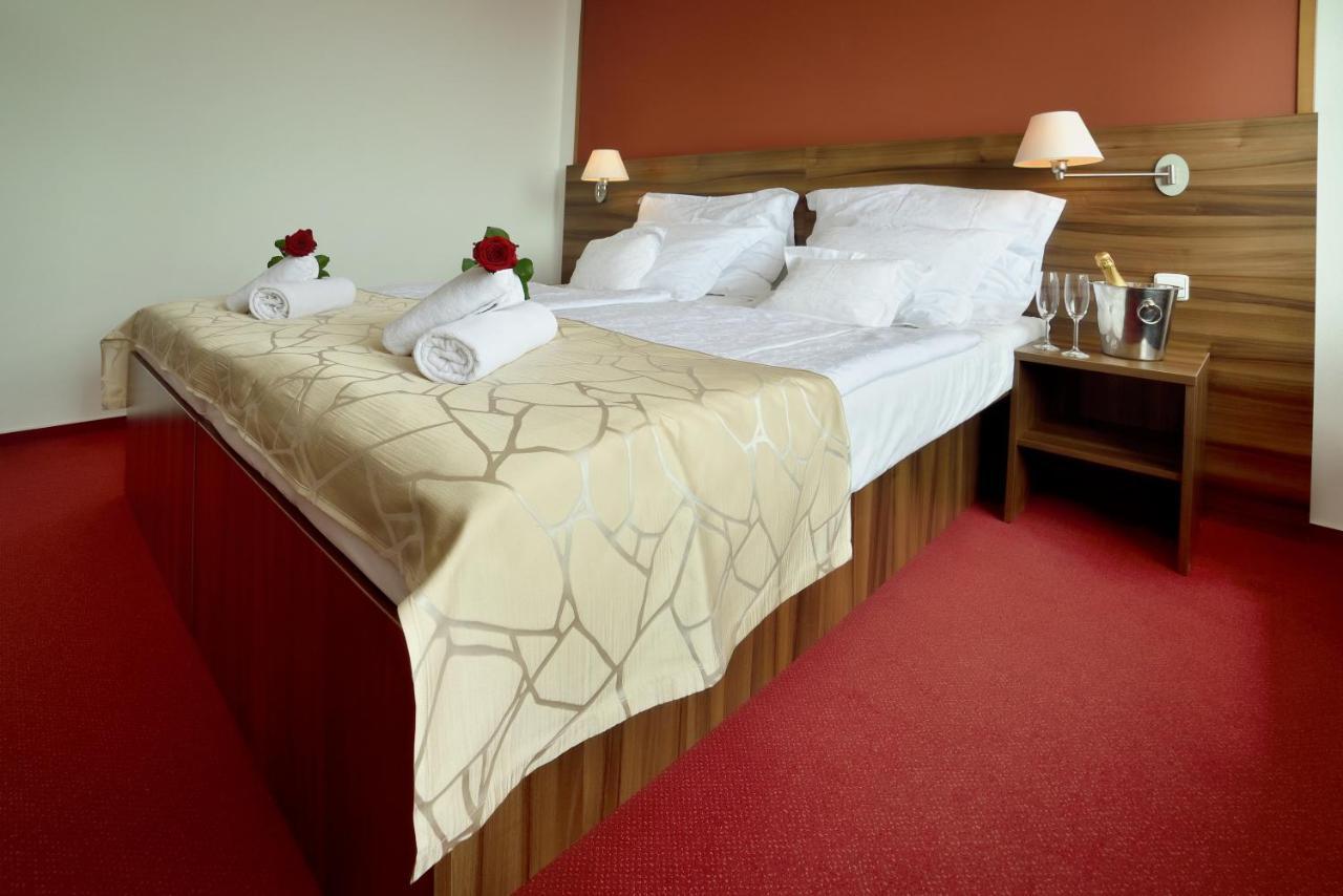 Hotel Palcat Tábor Eksteriør bilde